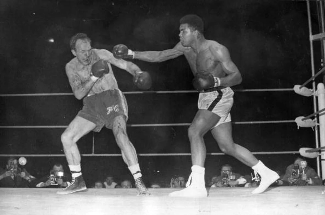 Cassius Clay (dreapta)