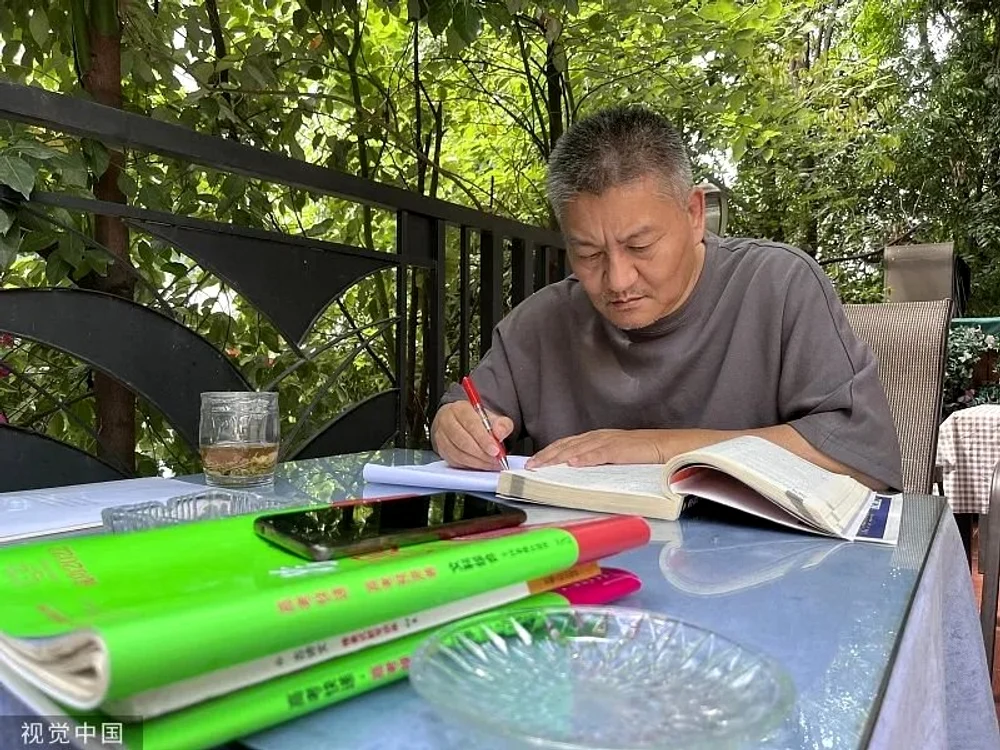 Liang Shi, studiind pentru „gaokao” FOTO Twitter