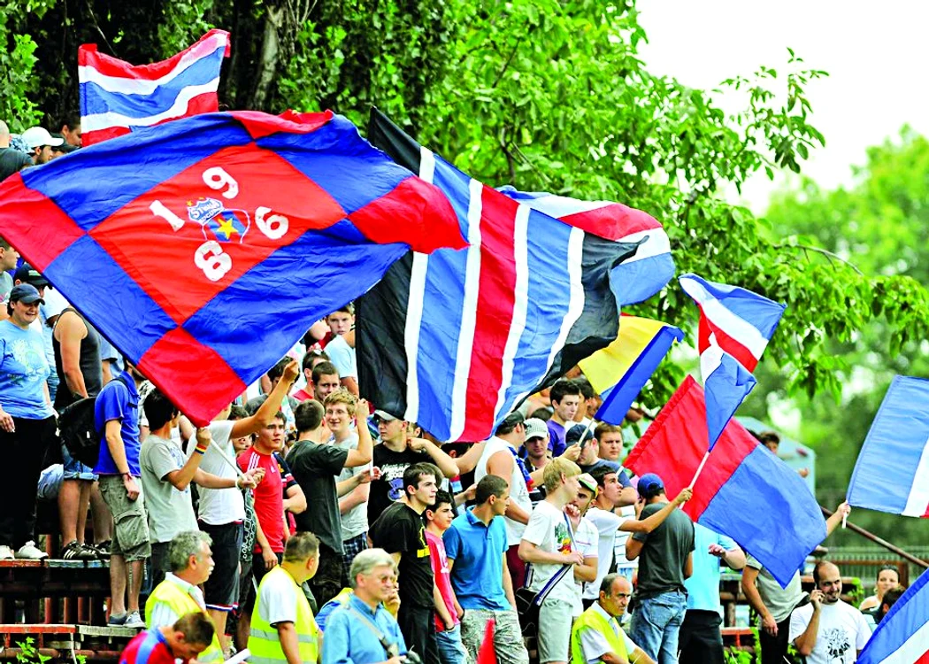 
    Suporterii stelişti au făcut spectacol la rugby  
