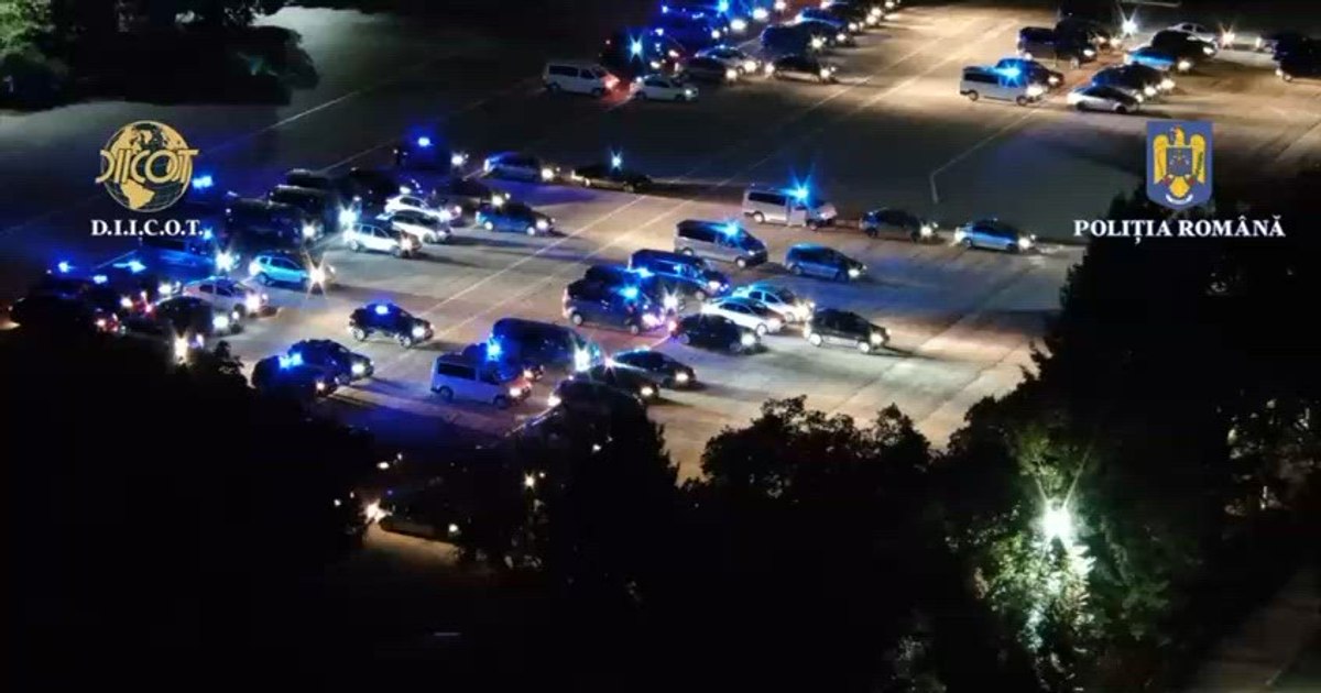 Tinere forțate să se prostitueze cu ajutorul unui polițist: banii mergeau spre imobile și mașini de lux.