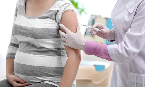 vaccin femeie insarcinata shutterstock 455840254 jpeg