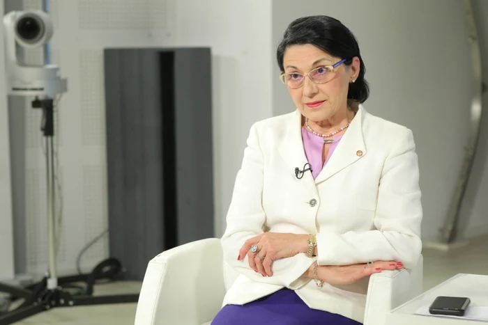 Andronescu: 55.000 de profesori vor fi formaţi în cadrul unui proiect. FOTO: Adevărul