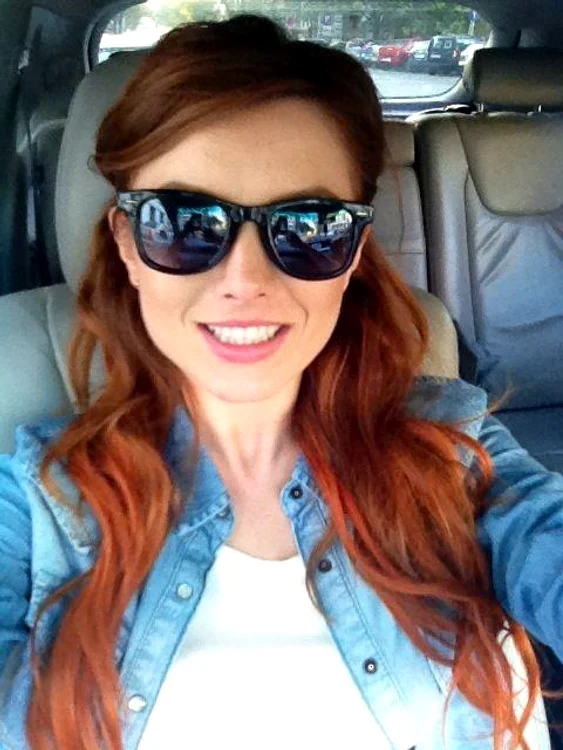 
    Elena Gheorghe și-a schimbat look-ul  