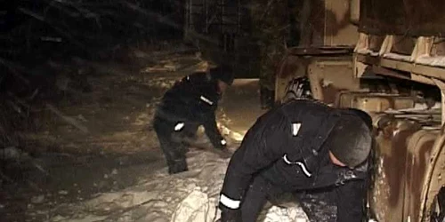Drumarii întâmpină greutăţi în sudul judeţului, din cauza viscolului puternic