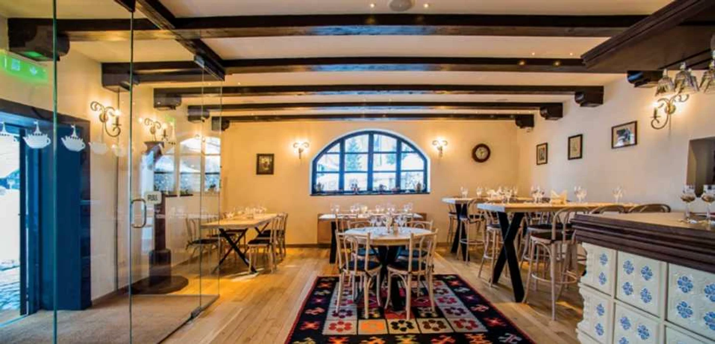 Casa de Ceai a fost refăcută cu 500.000 de euro. FOTOCastelul Bran