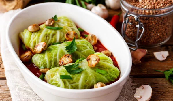 Sarmale cu ciuperci si hrisca  Sursa foto shutterstock 574268035 jpg