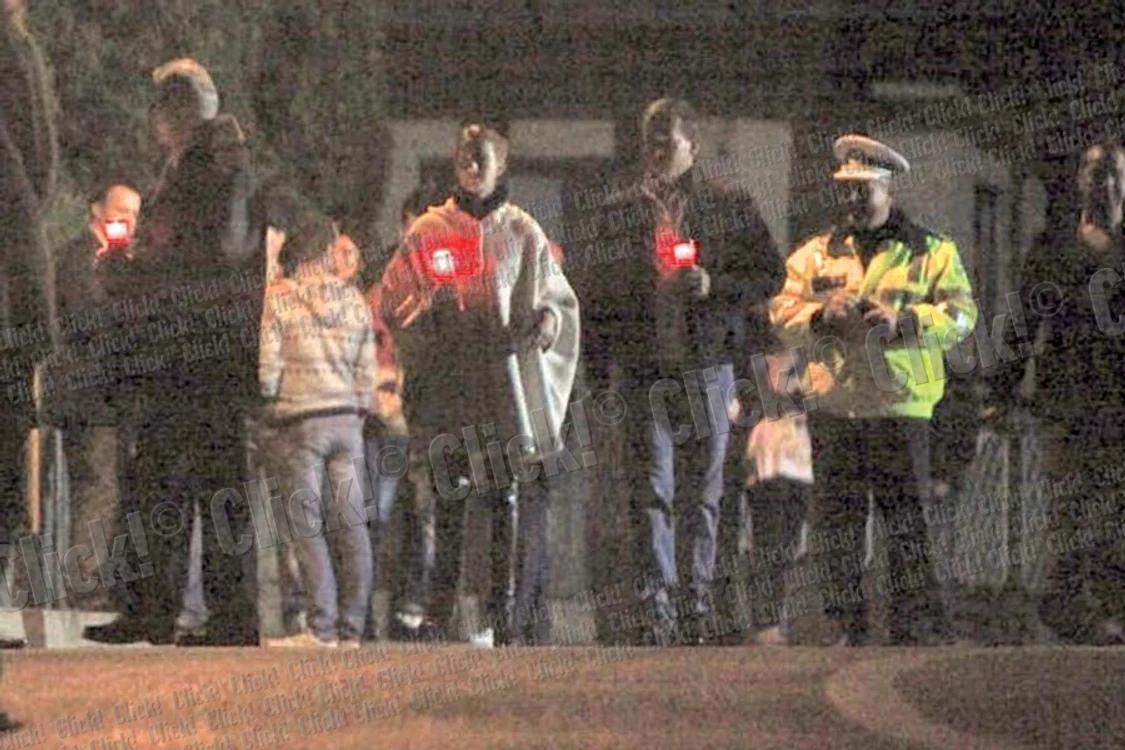 Dana şi Adrian  Năstase au luat  lumină de la  biserica din Cornu (Fotografii: Mihai Ionescu)