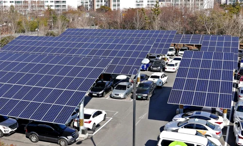 parcare panouri solare foto shutterstock