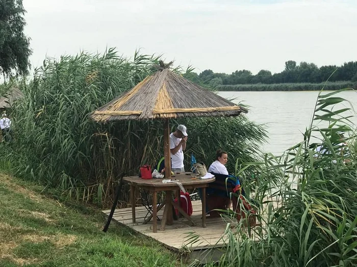 Peste 100 de persoane participă la competiția pescărească FOTO: CJ Galați