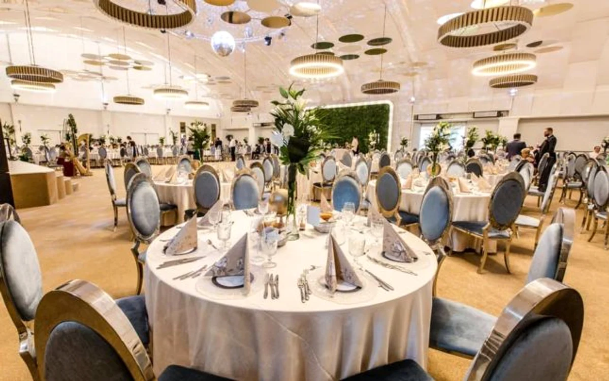 Interiorul restaurantului undei cei doi miri au organizat petrecerea de nuntă