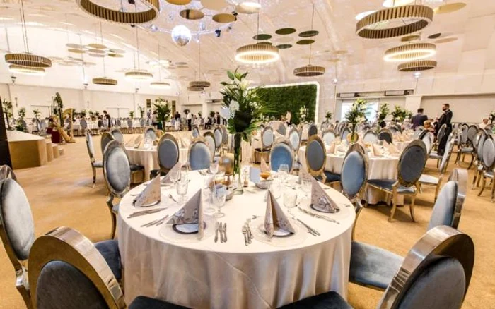 Interiorul restaurantului undei cei doi miri au organizat petrecerea de nuntă