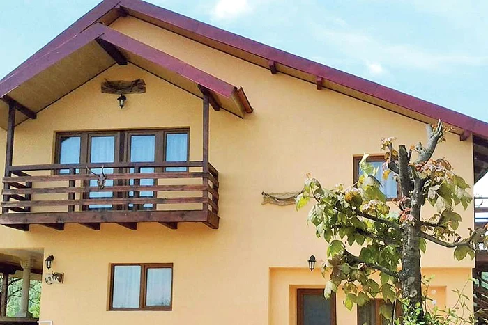 
    Casa bunicilor a fost  renovată de Robert,  fratele avocatei  