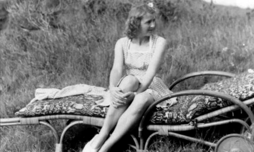 Fotografii inedite cu Eva Braun şi Hitler, date publicităţii jpeg