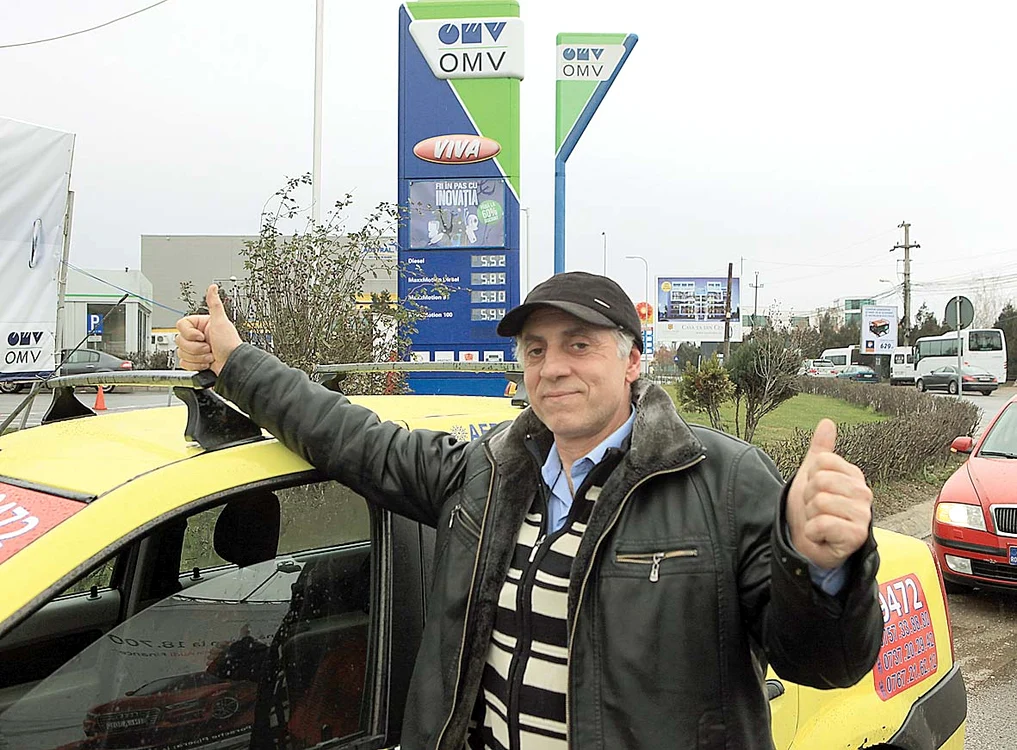 
    ”Pentru mine ieftinirea combustibilului este cel mai frumos dar pe care putea să îl facă Moșul!”, ne-a declarat taximetristul Pavel Mihăilă de 57 de ani   