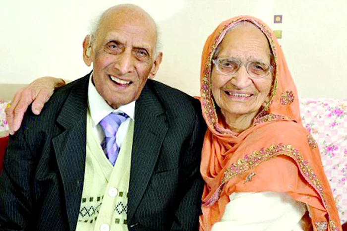 Karam (106 ani) şi Kartari Chand (99 ani) sunt mândri că nu s-a inventat denumirea pentru o căsnicie mai lungă de 75 de ani