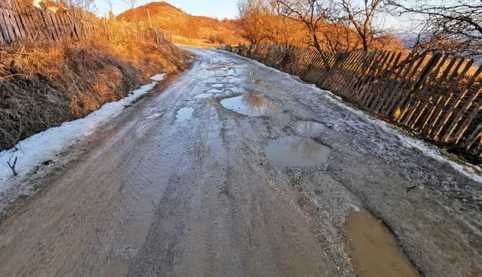 Licitație trucată pentru reabilitarea unor drumuri Foto: Arhivă