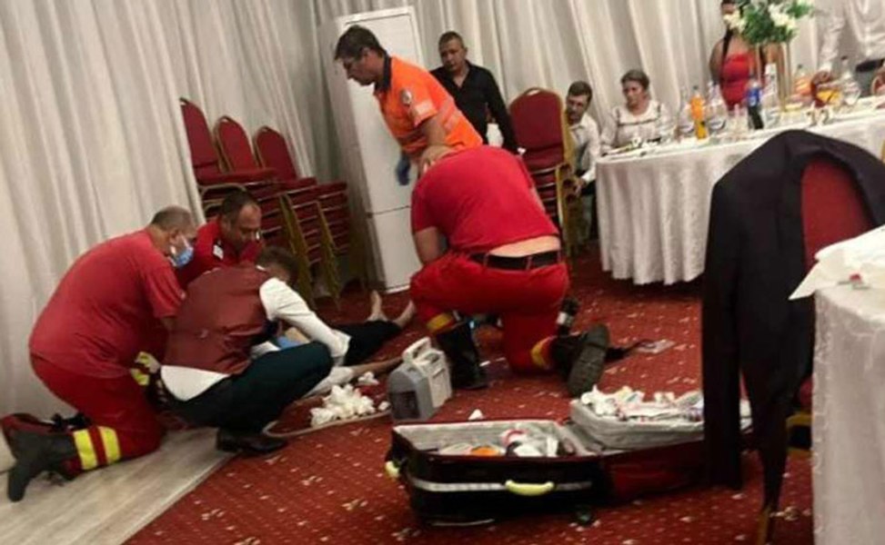 Un bărbat a murit la nunta fiicei sale. A căzut ca secerat după ce i s-a făcut rău