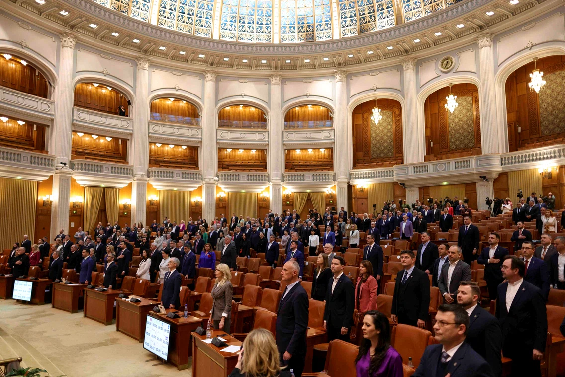 INSTANT PARLAMENT CITIRE MOTIUNE 00 INQUAM Photos Octav Ganea jpg