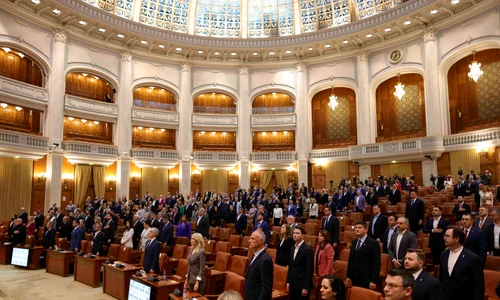 INSTANT PARLAMENT CITIRE MOTIUNE 00 INQUAM Photos Octav Ganea jpg