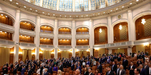 INSTANT PARLAMENT CITIRE MOTIUNE 00 INQUAM Photos Octav Ganea jpg