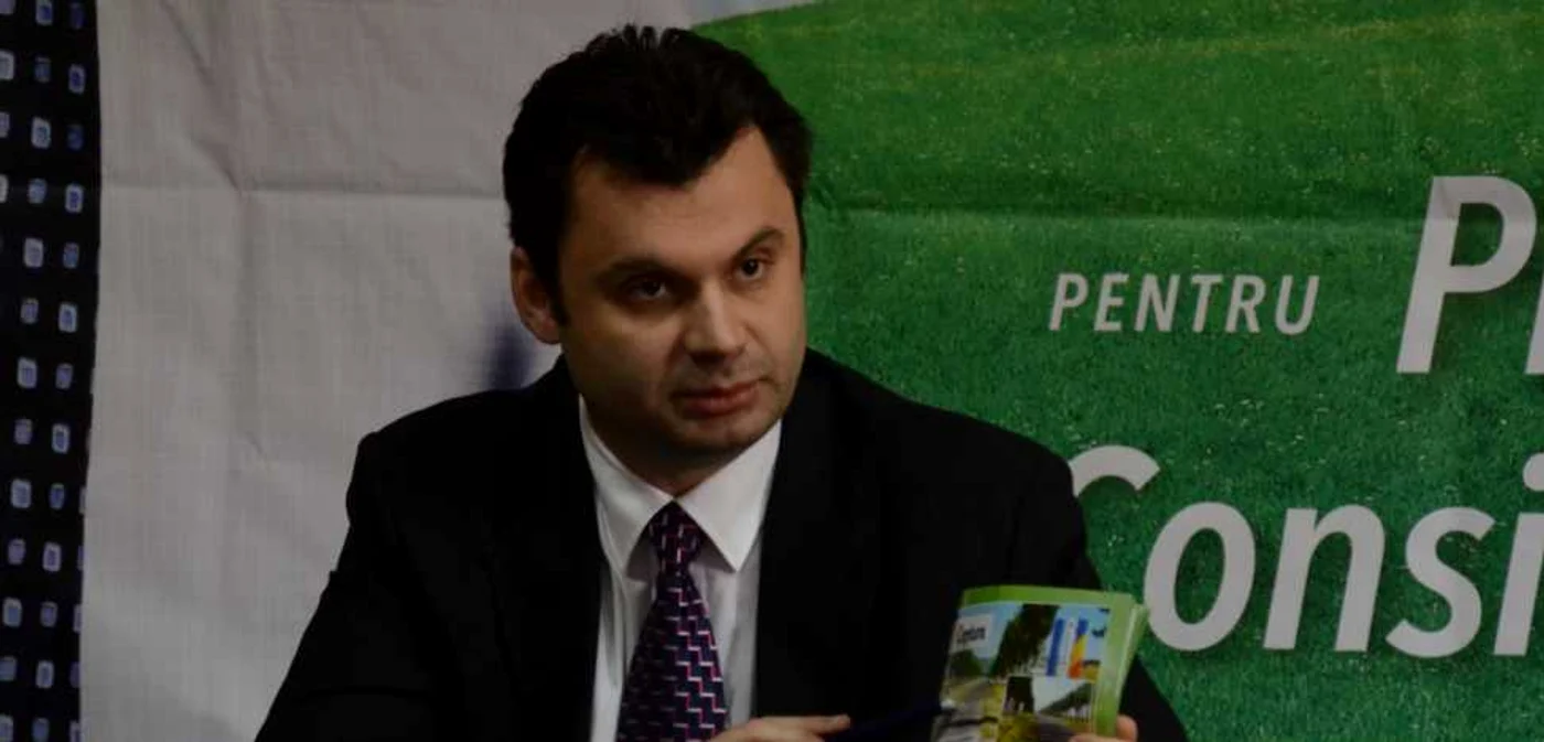 Adrian Dobre, preşedintele PDL Ploieşti, cere o dezbatere asupra proiectului pentru care s-au strâns 11.000 de semnături. FOTO Adevărul Ploieşti