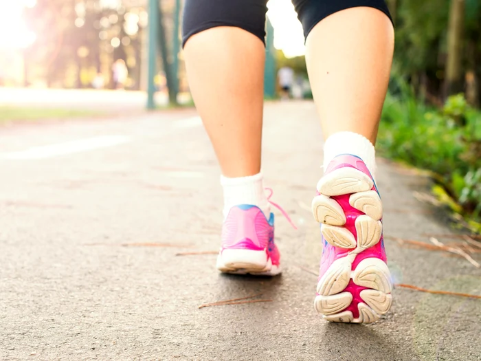Mersul, un exercițiu bun pentru creșterea speranței de viață/FOTO: Pexels