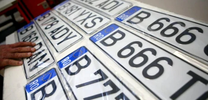 Şoferii vor putea înmatricula mașinile online, fără să mai meargă la ghişeu / foto: arhivă