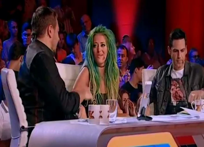 
    Cei 3 juraţi nu au fost impresionaţi de talentul băiatului Foto: captură Antena 1  