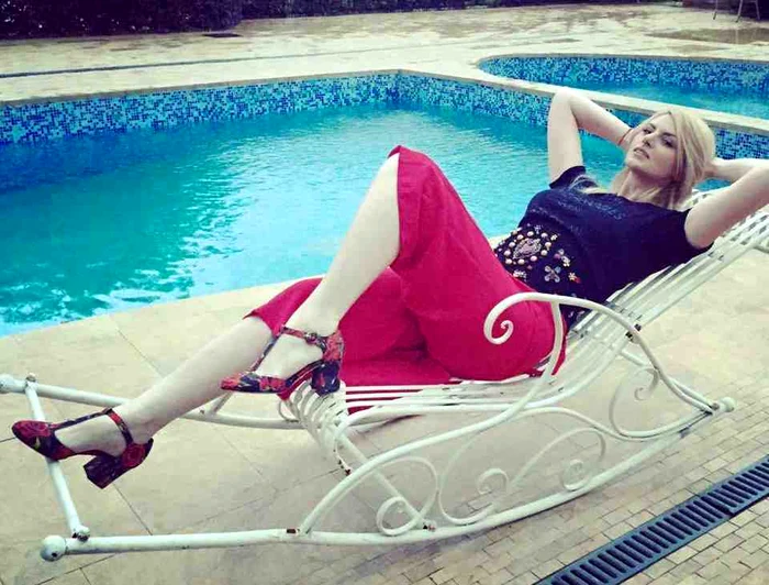 
    Tara s-a fotografiat purtând cureaua de 1.800 de euroFoto: arhiva personală  