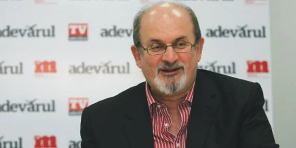  Salman Rushdie a acordat un autograf redacţiei ziarului Adevărul
