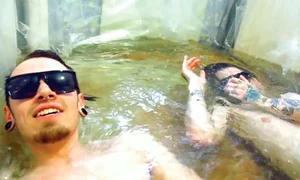 Vladimir a izolat pereţii ca să nu și inunde vecinii jpeg