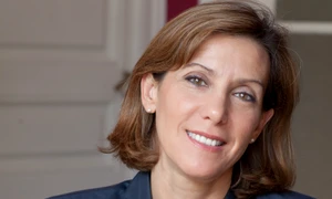 „Am vrut ca scriitorii să dezvăluie secrete“ – interviu cu Valerie MILES jpeg