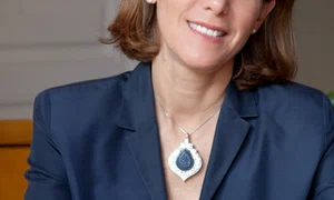 „Am vrut ca scriitorii să dezvăluie secrete“ – interviu cu Valerie MILES jpeg