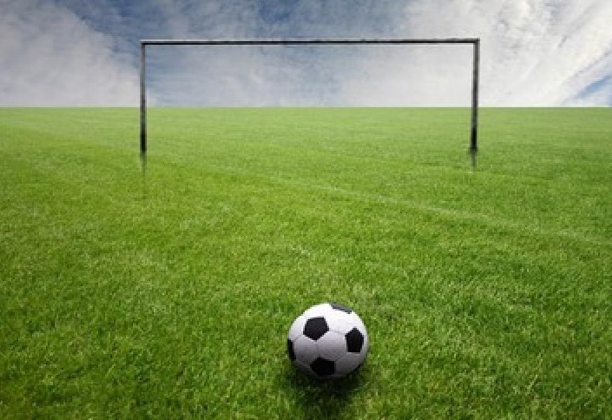 Meci de fotbal, transformat în ring de box. O fotbalistă de 14 ani, bătută de mama unui băiat din echipa adversă
