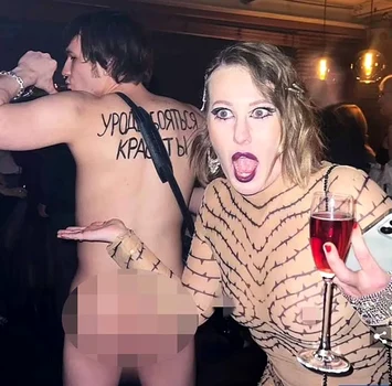 Rapperul Vacio și fina lui Vladimir Putin, la petrecerea „Aproape dezbrăcat” din Moscova  foto   Instagram