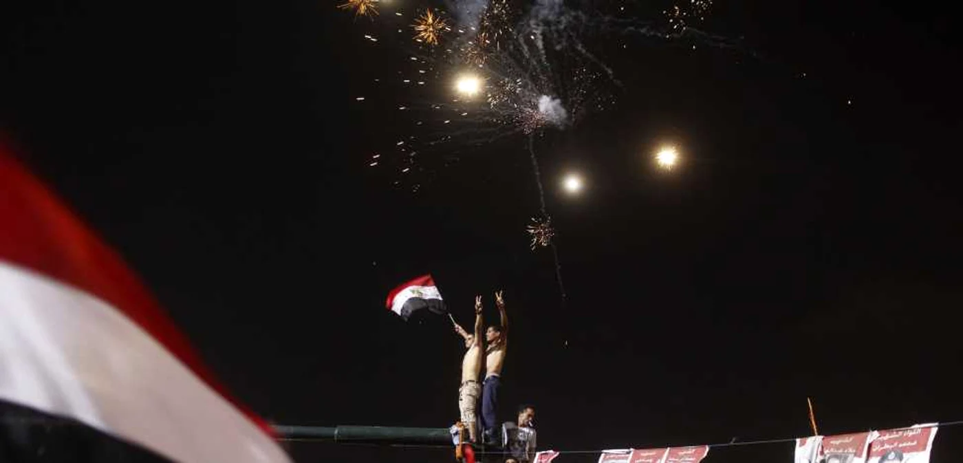 Egiptenii au sărbătorit cu focuri de artificii înlăturarea lui Morsi de la putere. FOTO: Reuters