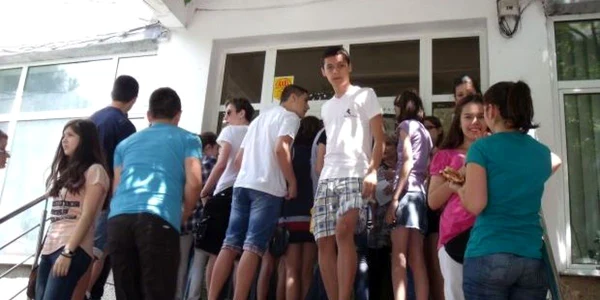 Elevii se pregătesc acum să-şi depună dosarele pentru liceu