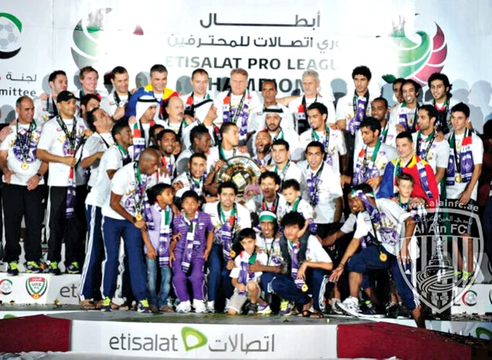 
    Olăroiu, Rădoi şi ceilalţi  eroi de la Al-Ain  au serbat cucerirea  titlului alături de copii  