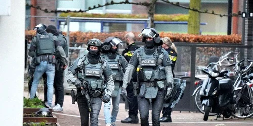 Un bărbat a luat ostatici într-o cafenea populară din Olanda FOTO EPA-EFE