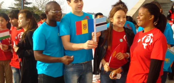 Moldoveanul face cunoştinţă cu alţi studenţi internaţionali la începutul anului universitar Foto: Arhiva personală
