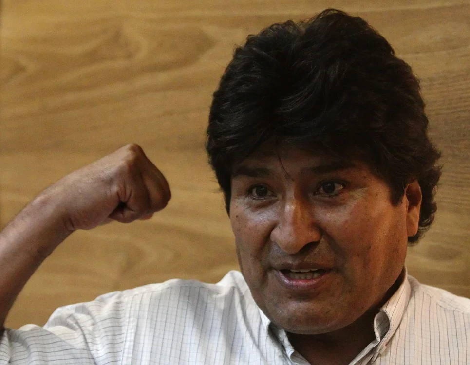 Avionul în care se afla preşedintele Evo Morales a aterizat forţat în Austria. FOTO: Reuters