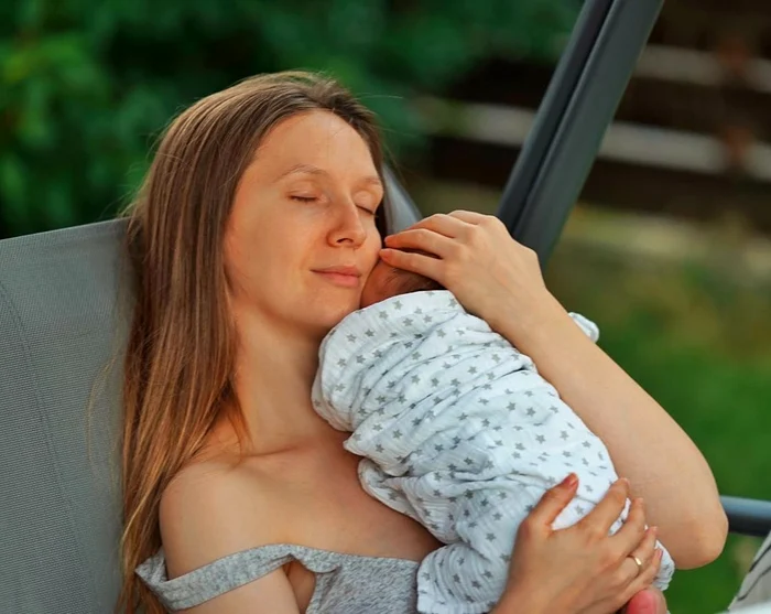 
    Adela Popescu și bebelușul Alexandru, la scurt timp după ce vedeta a devenit mamă pentru prima oarăfoto: arhiva proprie/Facebook  