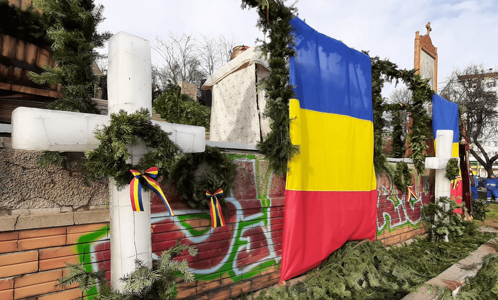 Povestea crucilor de gheaţă făcute în depozit frigorific pentru Bobotează, la Galați 