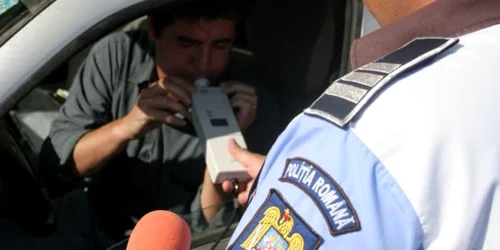 Poliţiştii au aplicat amenzi de aproximativ 30.000 de lei şoferilor care au încălcat legea