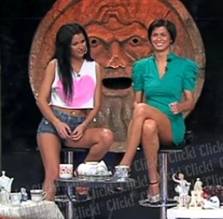 
    Daniela Crudu şi Mădălina Pamfile  