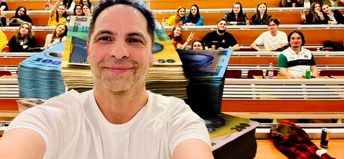 Dan Negru, alături de studenți, la Universitate