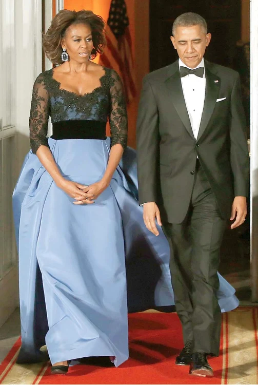 
    Gurile rele spun că Michelle Obama (50 de ani) ar fi furioasă de “egoismul şi carierismul” lui (fotografii: reuters)  