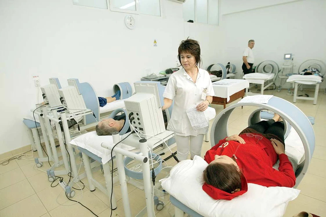 
    Cererile se depun la Casa de Pensii din raza de domiciliu a solicitantului  