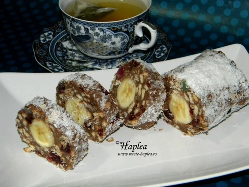 rulada de biscuiti cu banana poza 7 jpeg
