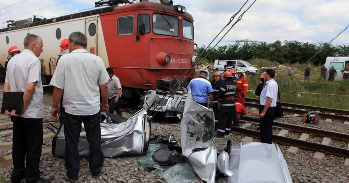 Şoferul unui autoturism a murit după ce a fost lovit de un tren FOTO Roberto Sălceanu/Click!